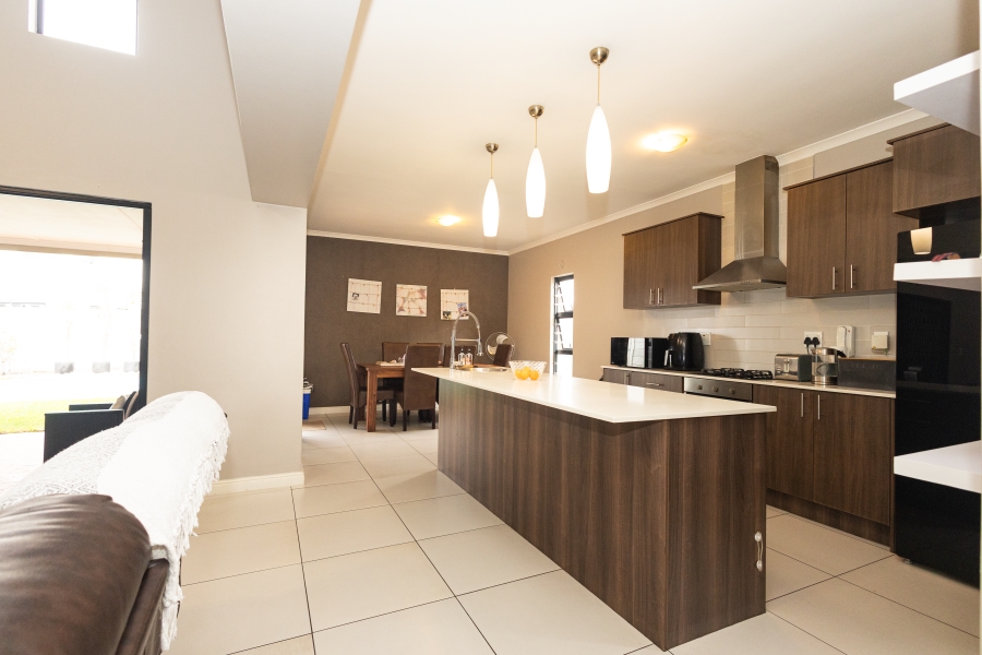 6 Bedroom Property for Sale in Parklands North Western Cape